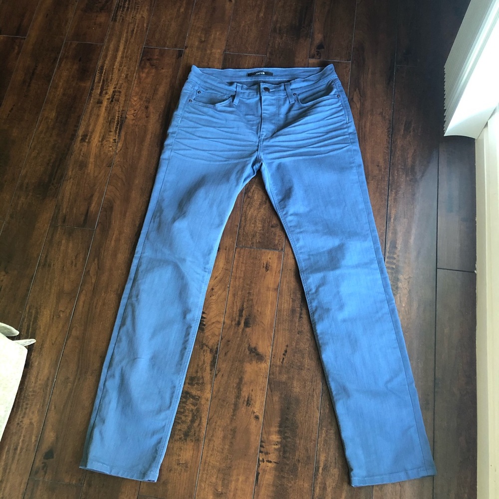 JOE’S “THE BRIXTON” STRAIGHT + NARROW JEANS